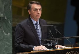 Bolsonaro defende presença de militares em seu governo e diz que Forças Armadas não vão obedecer a “ordens absurdas”
