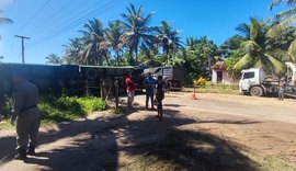 Colisão entre ônibus de turismo e carreta deixa 1 morto e vários feridos em Coruripe, AL