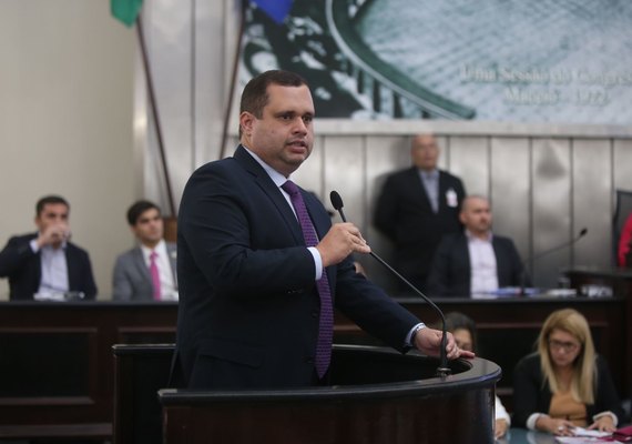 Deputado critica descaso com o desabastecimento de água e as altas tarifas cobradas pela BRK