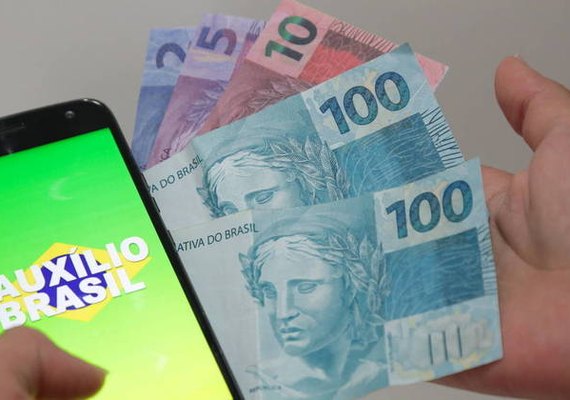Caixa paga Auxílio Brasil a beneficiários com NIS final 4