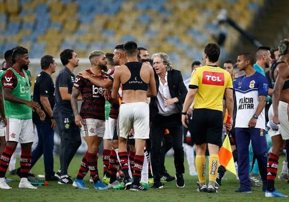 Flamengo entra com representação contra dirigente vascaíno