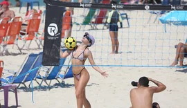 Jade Picon joga futevôlei em praia no RJ e internautas vão à loucura; veja fotos