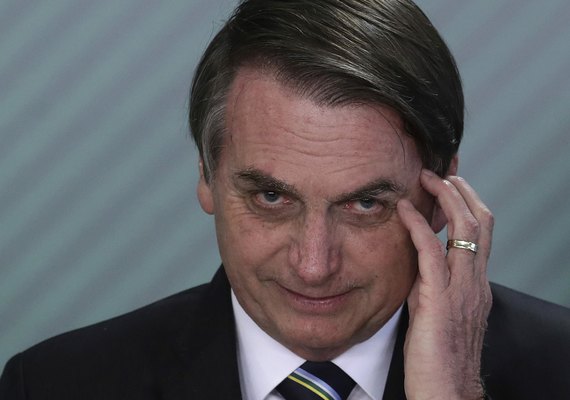 Bolsonaro admite preocupação com Flávio