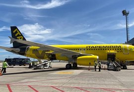 Empresa aérea deve indenizar mulher em mais de 5 mil reais por cancelamento do voo