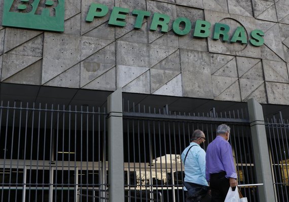 Petrobras reduz preço da gasolina e aumenta o do diesel