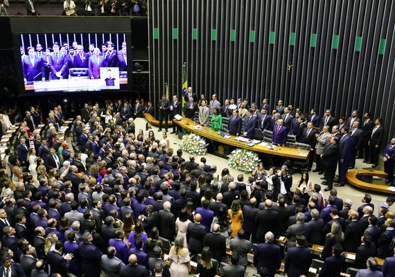 Deputados tomam posse e Rodrigo Maia, informou a renúncia do deputado Jean Wyllys