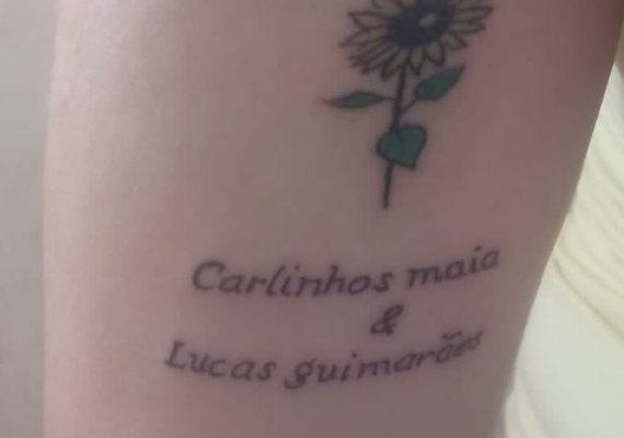 Fã homenageia  Carlinhos Maia e Lucas Guimarães fazendo tatuagem com seus nomes