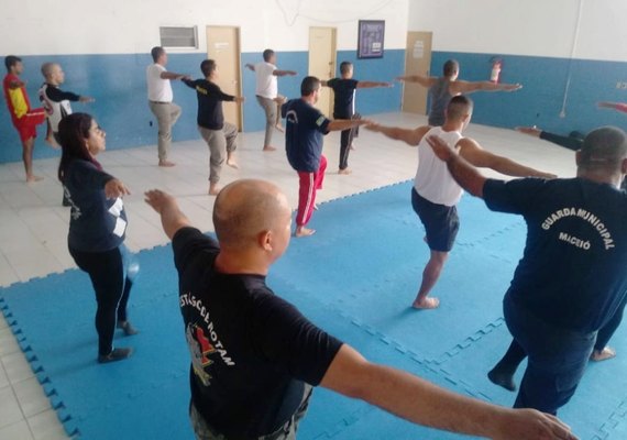 Guardas municipais participam de curso de defesa pessoal