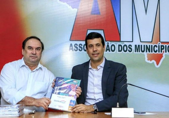 Secretário de Educação participa de reunião sobre Programa Escola 10