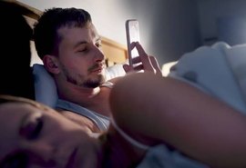 Wi-fi, rastreamento e até 'raio-x' nas fotos : Mulheres contam como descobriram traições de formas inusitadas