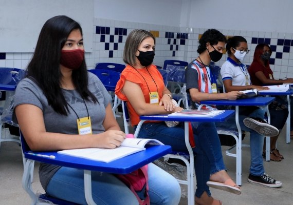 Educação promove primeira formatura do programa Educação para o Emprego, nesta terça (01)