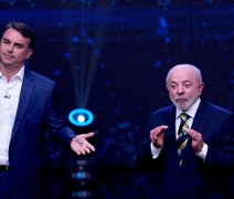 Bispos católicos criticam candidatura de Flávio Bolsonaro e alertam para  riscos à democracia