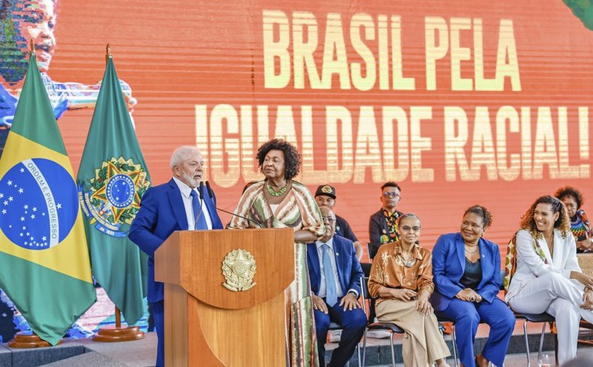 “Pagamento de uma dívida histórica”, diz Lula ao assinar medidas pela igualdade racial
