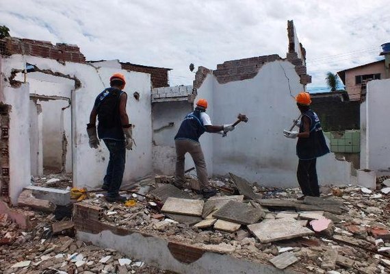 Cerca de 39 casas são demolidas no bairro de Santo Amaro