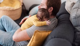 Nova lei prevê licença-paternidade gradual até 2029 e salário-paternidade; entenda