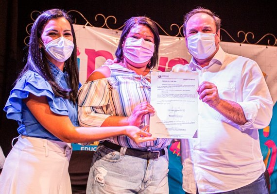 Em posse de 127 gestores, prefeito Luciano Barbosa anuncia mais 18 unidades de ensino em Arapiraca