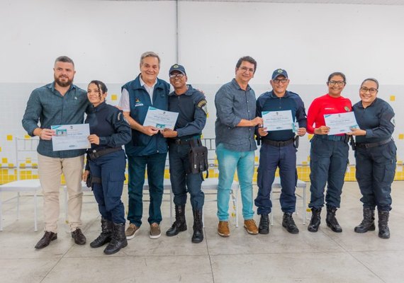 Guardas municipais recebem certificado e portes de armas de fogo