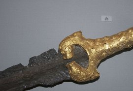 Bainha de espada dourada de 1.500 anos é encontrada na Noruega
