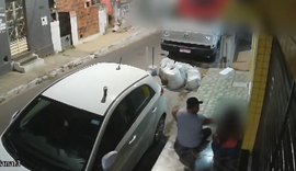 Preso suspeito de agredir e tentar estuprar mulher em calçada, no bairro do Jacintinho