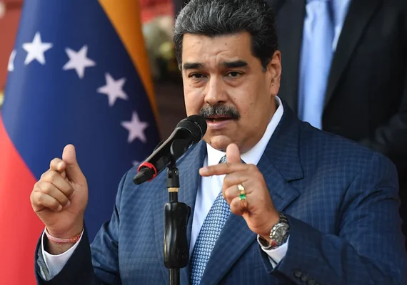 Maduro critica Bolsonaro por disseminar mentiras relacionando vacinas e Aids: “Imbecil, palhaço”