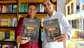 Jovens escritores lançam livro sobre política em São Luís do Quitunde