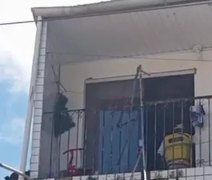 Mulher morre ao sofrer descarga elétrica limpando varanda em Maceió