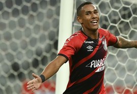 CSA confirma acerto com o atacante Reinaldo, ex-Athletico