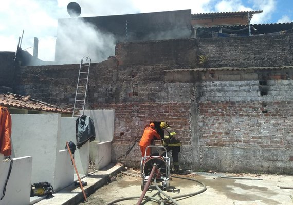 Risco de desabamento impede perícia em fábrica incendiada no Inocoop