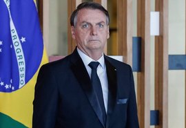 Bolsonaro autoriza funcionamento de templos religiosos e lotéricas