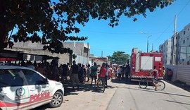 Moradores do Vergel do Lago protestam contra demolição de barracos da Orla Lagunar