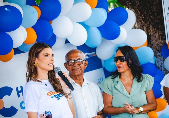 Ao lado do prefeito de Japaratinga, Marina Candia anuncia 200 cirurgias oftalmológicas pelo programa Olhar da Gente