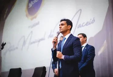 JHC chama convite de Renan ao MDB de “entretenimento político”