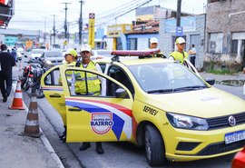 Agentes do Ronda no Bairro recuperam veículo furtado no Jacintinho