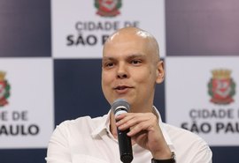 Prefeito anuncia uso da cloroquina no tratamento da covid-19