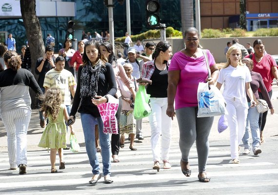 Perda total ou em parte da renda mensal já atingiu 40% dos brasileiros