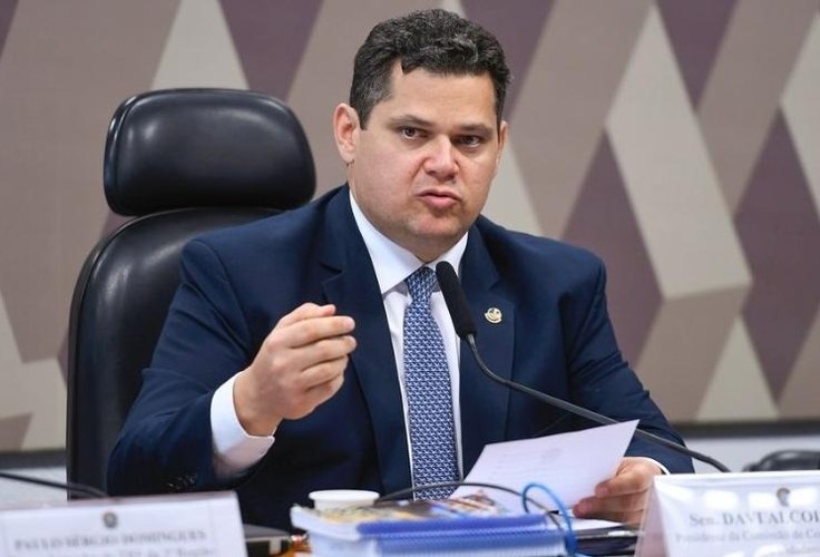 PEC não reduzirá mandato do senador Renan nem impedirá reeleição de ‘Renan Filho governador’