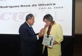 CRO-AL homenageia profissionais com Medalha Prof. Renato Gama durante Semana Odontológica