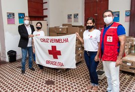 Maceió recebe doação de 30 mil máscaras da Cruz Vermelha para distribuir à população