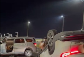 Colisão entre dois carros no Pontal da Barra deixa vítimas feridas e trânsito interrompido