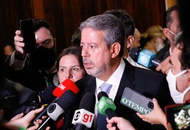 Em menos de um mês, Arthur Lira deixa de atacar e passa a defender a Petrobras