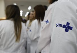 Ministério da Saúde prorroga atuação de 676 médicos especialistas no SUS