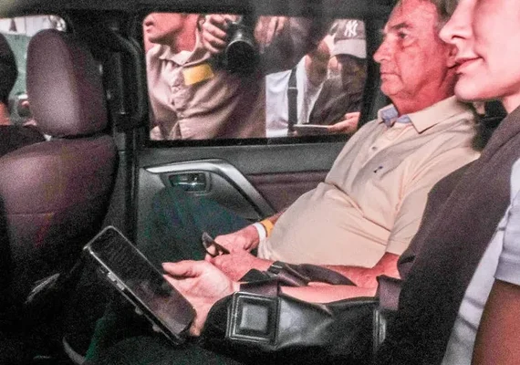 Bolsonaro está com câncer de pele e passará por acompanhamento clínico