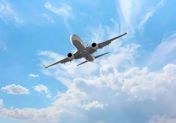 Aposentados do INSS podem viajar de avião por até R$ 200 no programa Voa Brasil