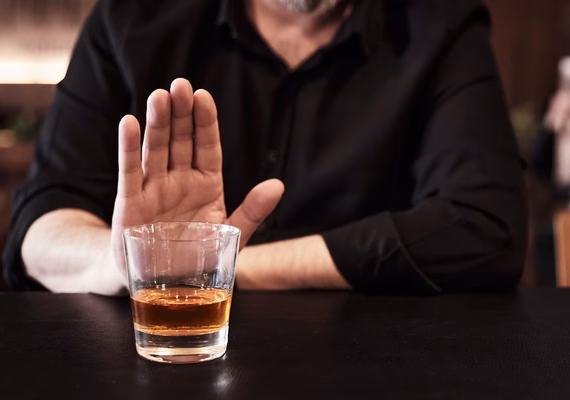 Canetas emagrecedoras podem reduzir vontade de beber, diz estudo