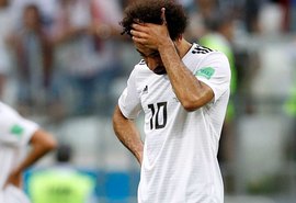 Salah se emociona após derrota e pede desculpa à torcida do Egito