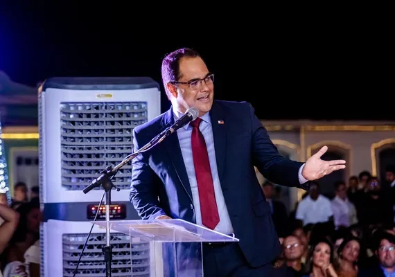 André Bocão toma posse como prefeito de Marechal Deodoro ao lado de 13 vereadores