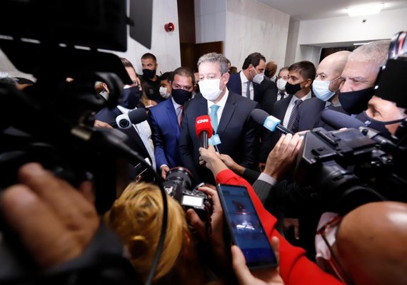 Lira fecha acordo e adia eleição da Mesa Diretora