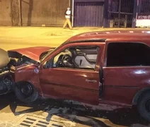 Mulher é arrastada presa a carro por 1 km e morre; condutor do veículo só parou após colidir com outro automóvel