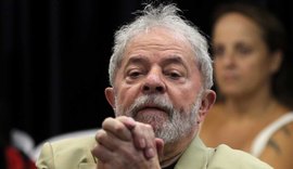 Lula assistiu jogo entre Espanha e Portugal na cela, com advogado