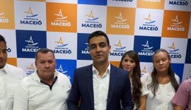 Ao lado de motoristas, JHC revoga lei que regulamentava transporte por aplicativo em Maceió